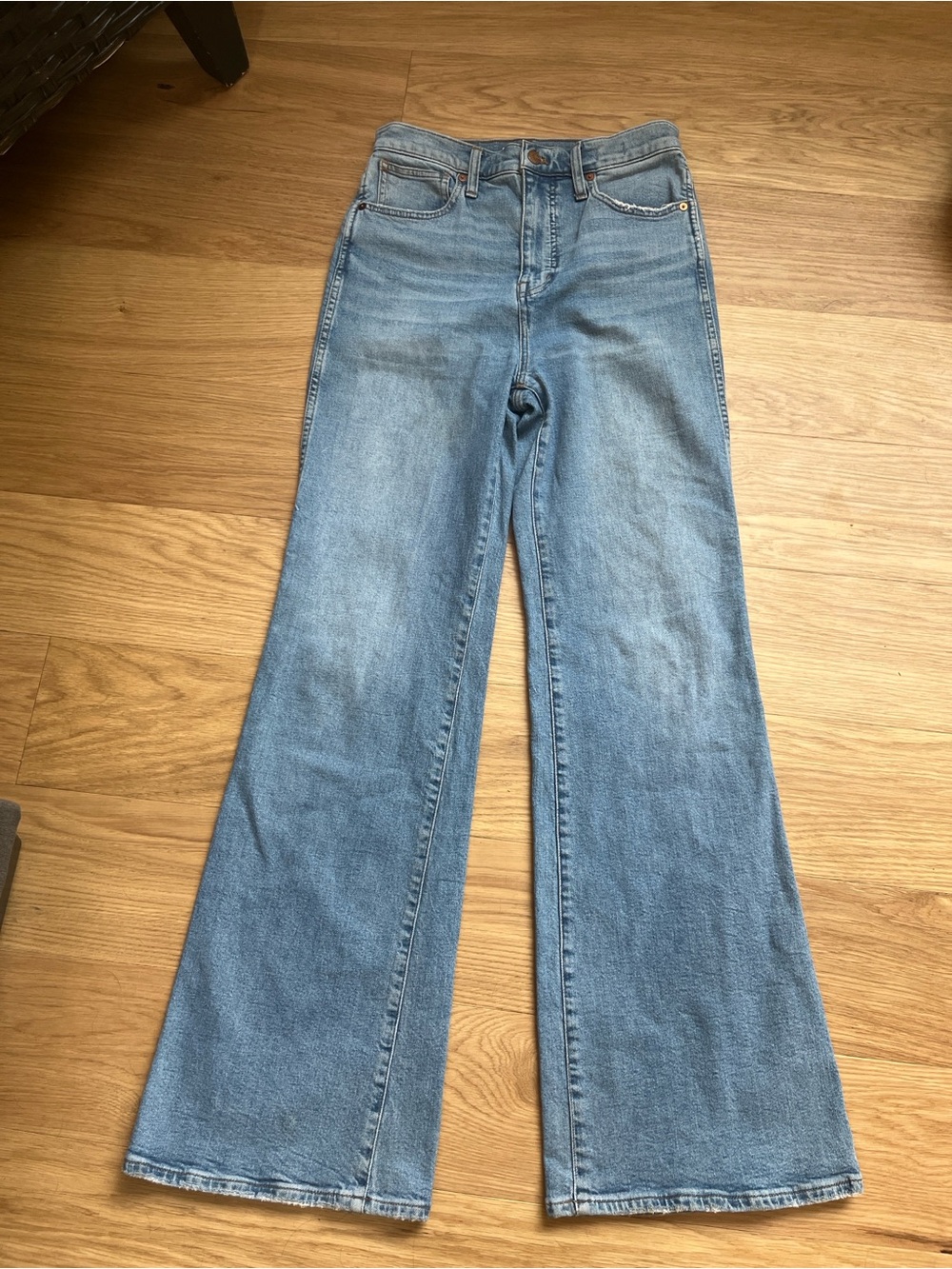 Madewell Women’s 11” High- Rise Flared  Jeans in Light Blue size 26